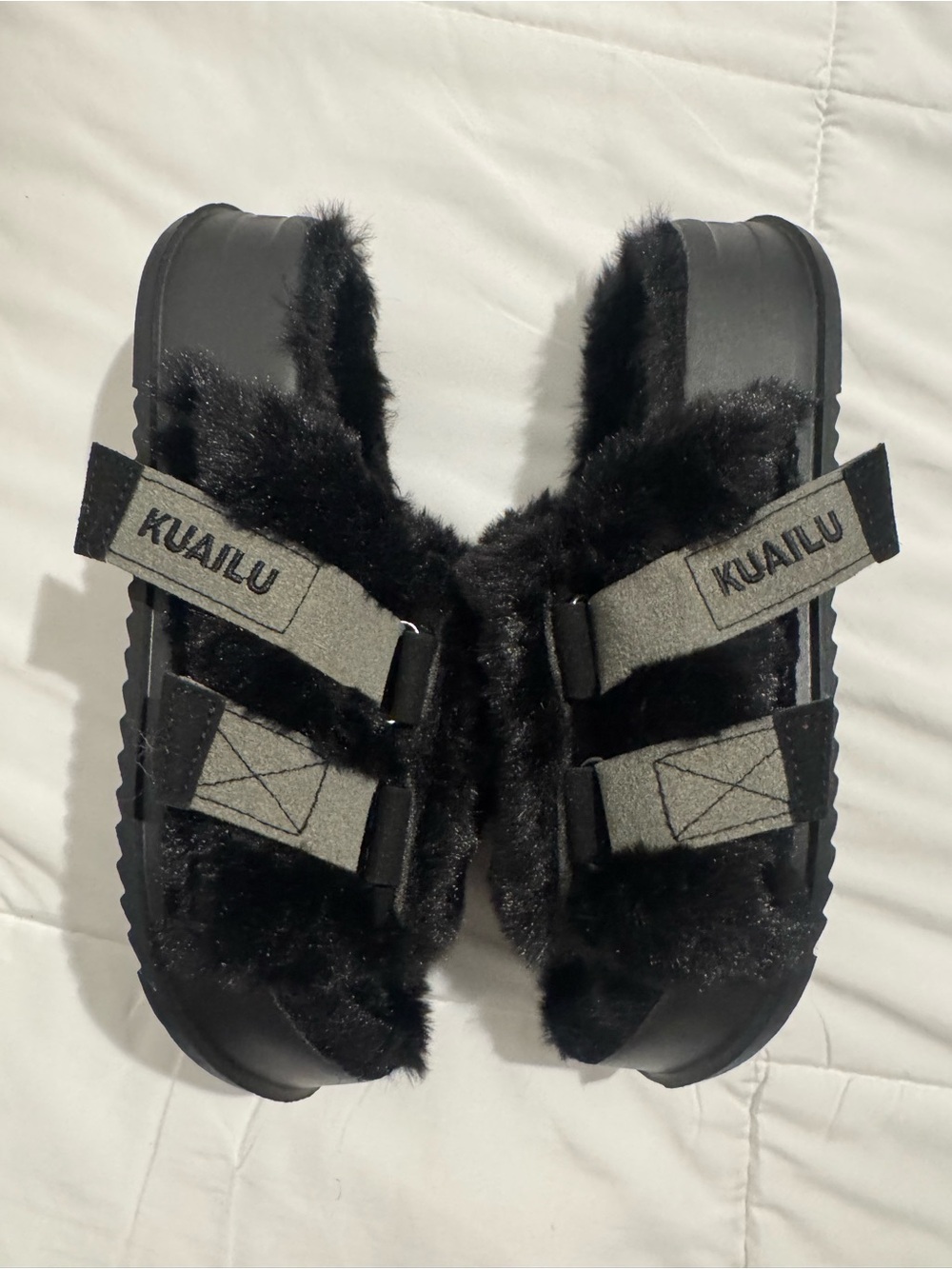 Kuailu Women's Black Faux Fur Slide Slippers
